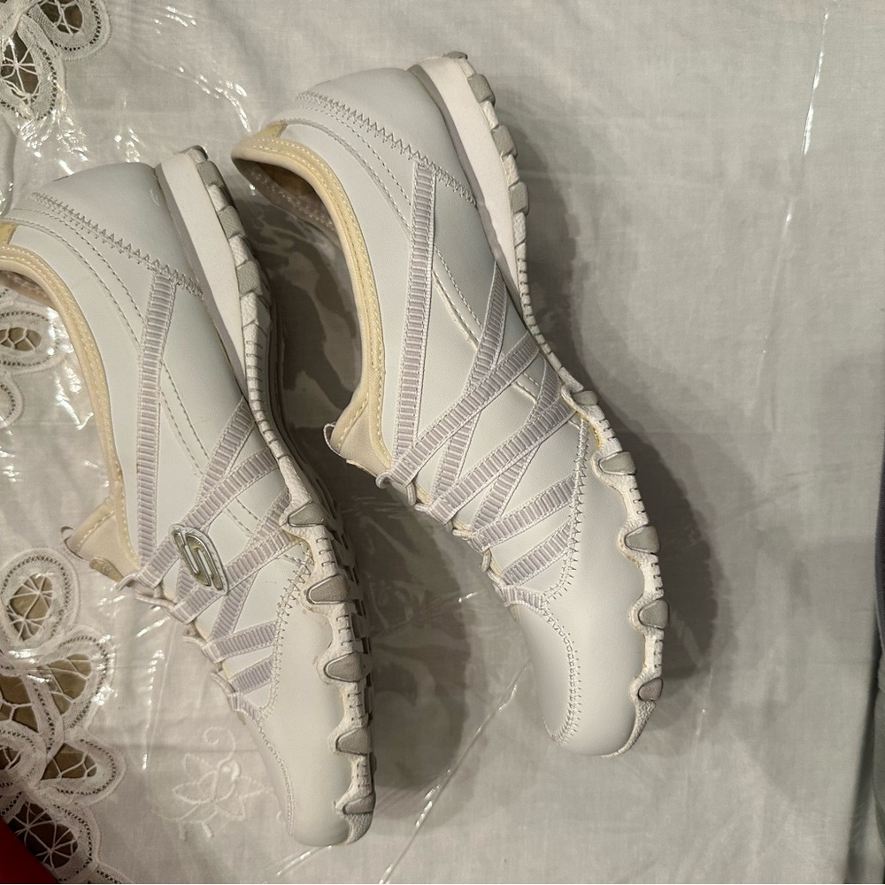 New Skechers women’s White Bikers-Dream Come True Sneakers size 9 in box - Picture 14 of 16